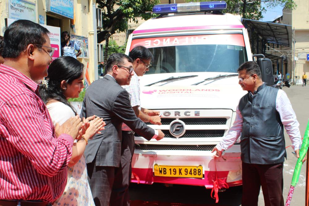 Flag-off at Howrah Municipal Corporation: a free ambulance patrol for Puja days
